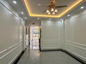 NHÀ 6 TẦNG- CẦU GIẤY –THANG MÁY – NỘI THẤT ĐẸP CHỈ VIỆC VỀ Ở.